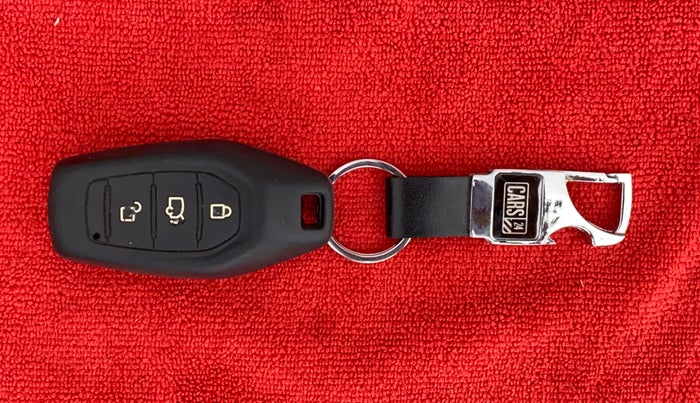 2019 Mahindra XUV500 W9, Diesel, Manual, 71,000 km, Key Close Up