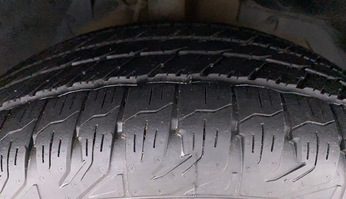 2019 Mahindra XUV500 W9, Diesel, Manual, 71,000 km, Right Front Tyre Tread
