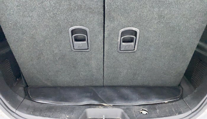 2019 Mahindra XUV500 W9, Diesel, Manual, 71,000 km, Boot Inside