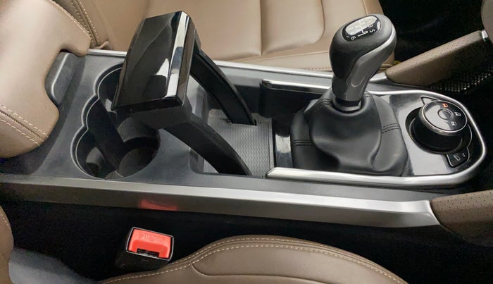 2019 Tata Harrier XZ 2.0L, Diesel, Manual, 96,749 km, Gear Lever