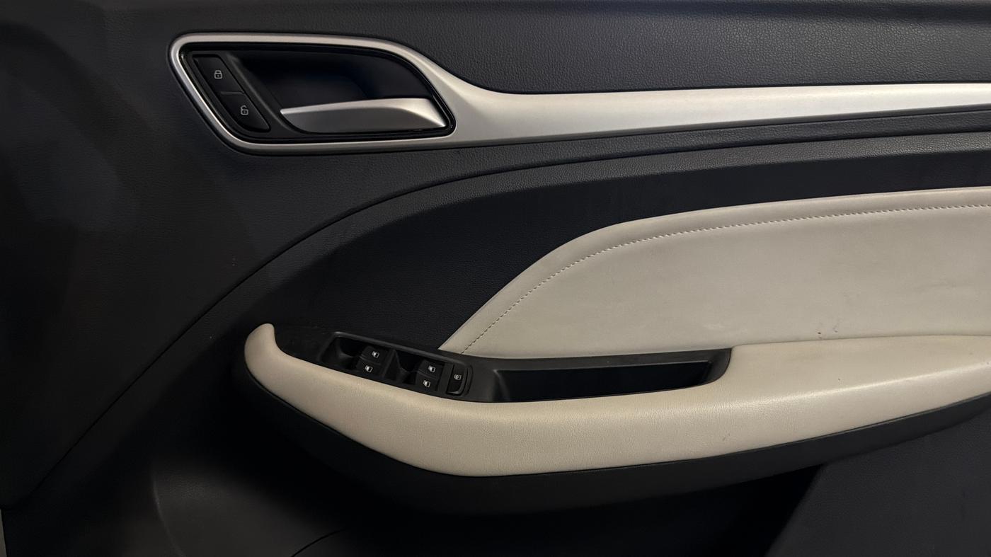 2024 MG ASTOR Select 1.5 CVT (Ivory), Petrol, Automatic, 24,466 km, Driver Side Door Panels Control
