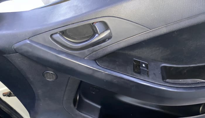2024 Tata NEXON SMART 1.2 PETROL, Petrol, Manual, 27,945 km, Driver Side Door Panels Control
