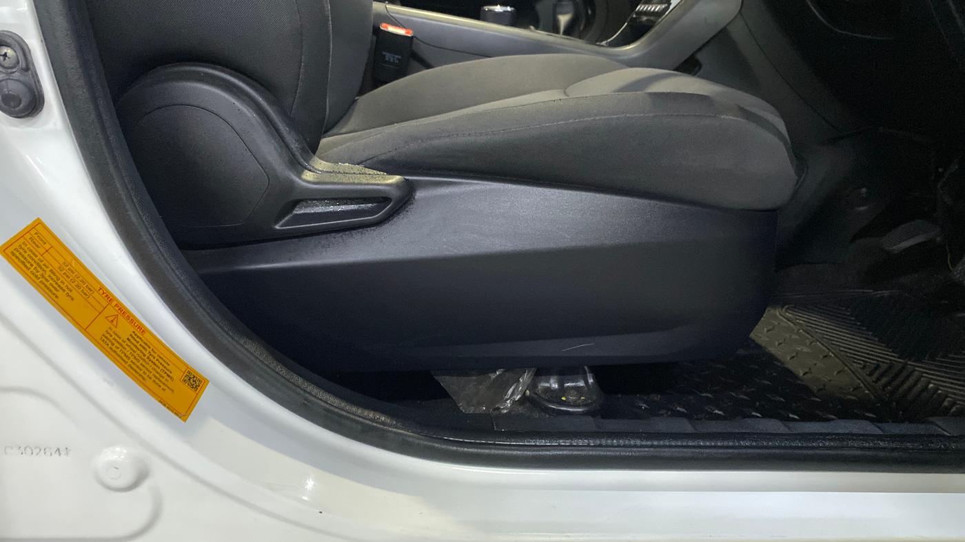 2024 Tata NEXON SMART 1.2 PETROL, Petrol, Manual, 27,945 km, Driver Side Adjustment Panel