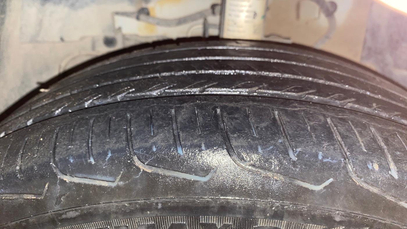2024 Tata NEXON SMART 1.2 PETROL, Petrol, Manual, 27,945 km, Left Front Tyre Tread