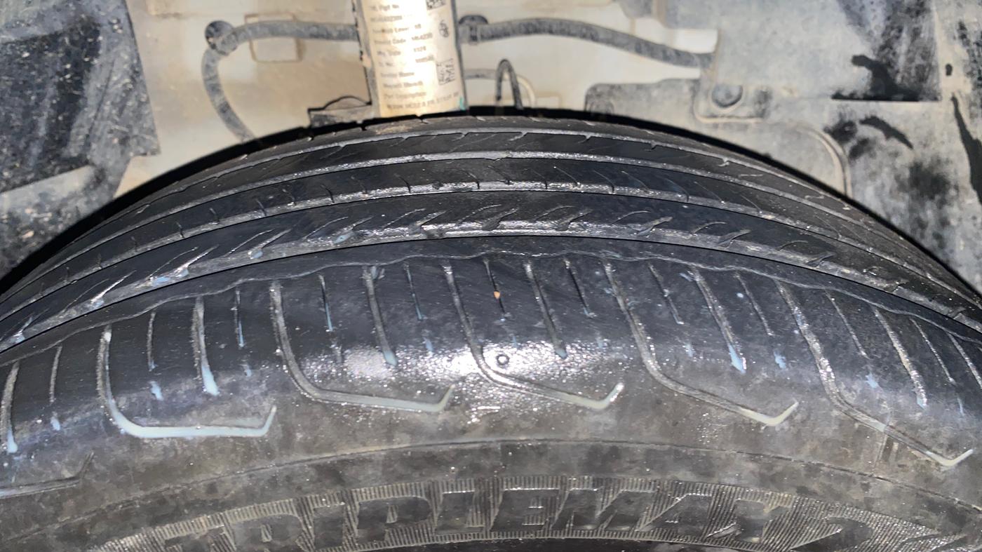 2024 Tata NEXON SMART 1.2 PETROL, Petrol, Manual, 27,945 km, Right Front Tyre Tread