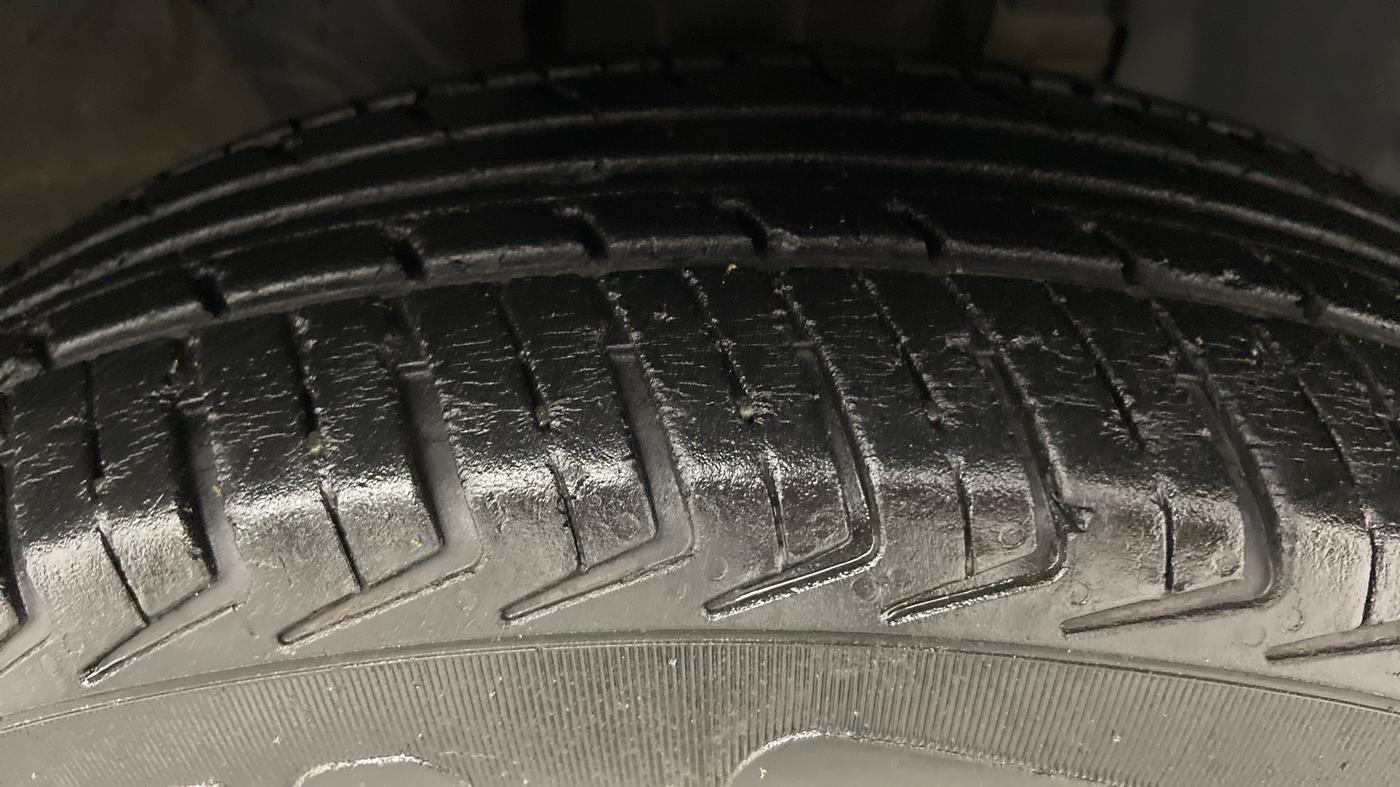 2016 Renault Kwid RXT, Petrol, Manual, 30,000 km, Right Front Tyre Tread