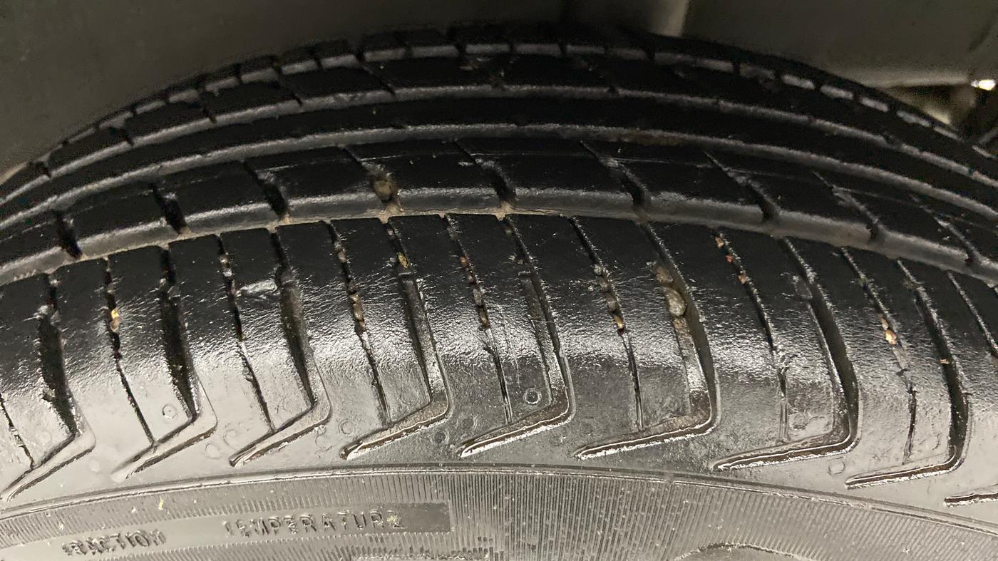 2016 Renault Kwid RXT, Petrol, Manual, 30,000 km, Left Rear Tyre Tread
