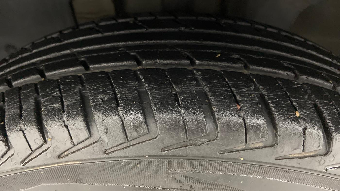 2016 Renault Kwid RXT, Petrol, Manual, 30,000 km, Left Front Tyre Tread