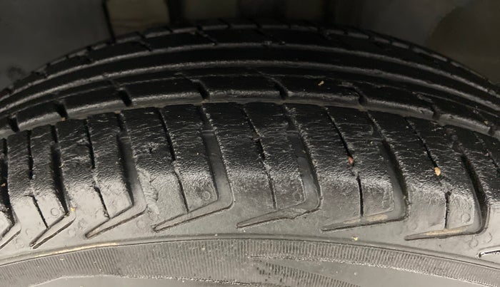 2016 Renault Kwid RXT, Petrol, Manual, 30,000 km, Left Front Tyre Tread