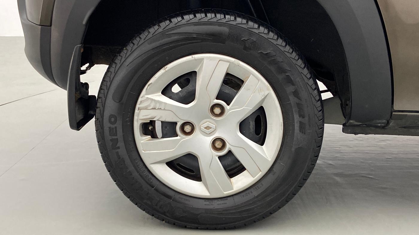 2016 Renault Kwid RXT, Petrol, Manual, 30,000 km, Right Rear Wheel
