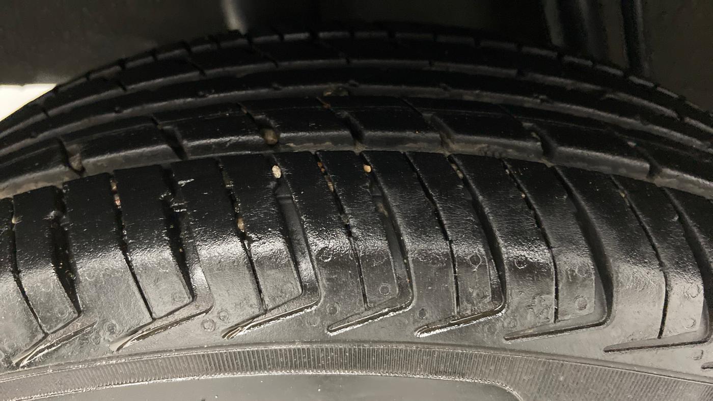 2016 Renault Kwid RXT, Petrol, Manual, 30,000 km, Right Rear Tyre Tread