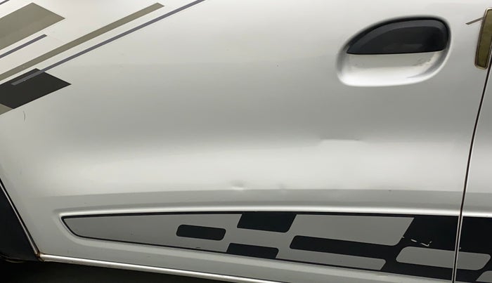 2017 Renault Kwid RXT 1.0 (O), Petrol, Manual, 23,602 km, Front passenger door - Slightly dented