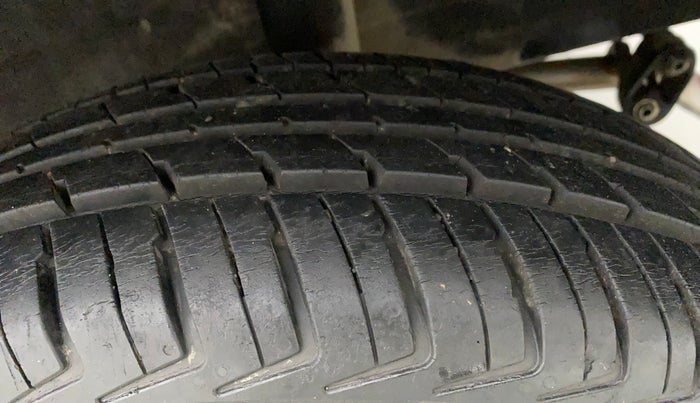 2017 Renault Kwid RXT 1.0 (O), Petrol, Manual, 23,602 km, Left Rear Tyre Tread