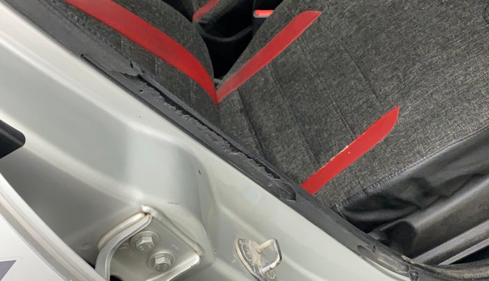 2017 Renault Kwid RXT 1.0 (O), Petrol, Manual, 23,602 km, Driver-side door - Beading has minor damage