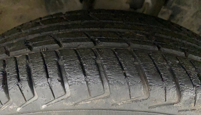 2017 Renault Kwid RXT 1.0 (O), Petrol, Manual, 23,602 km, Right Front Tyre Tread