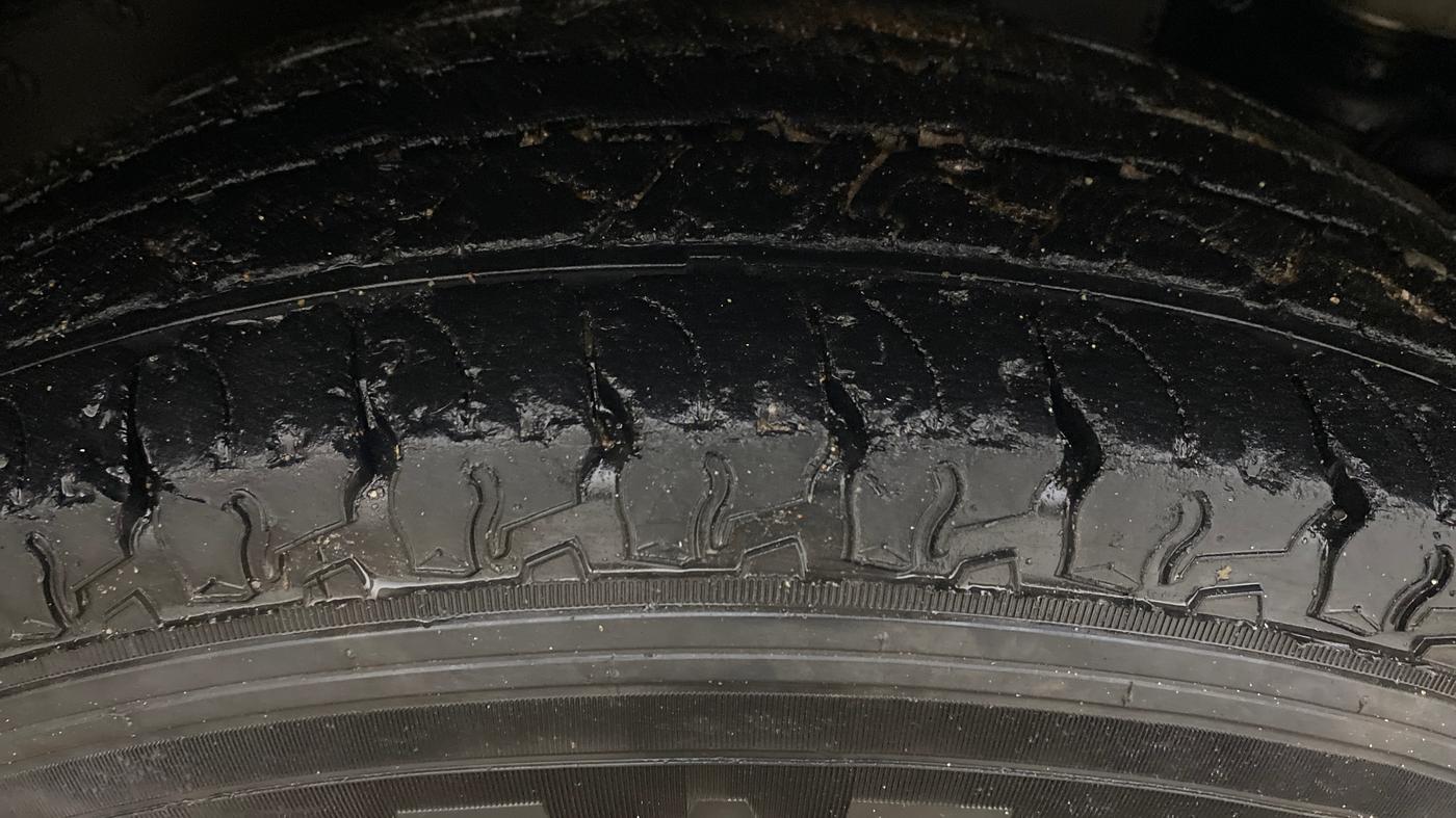 2017 Mahindra TUV300 T8, Diesel, Manual, 31,985 km, Right Front Tyre Tread