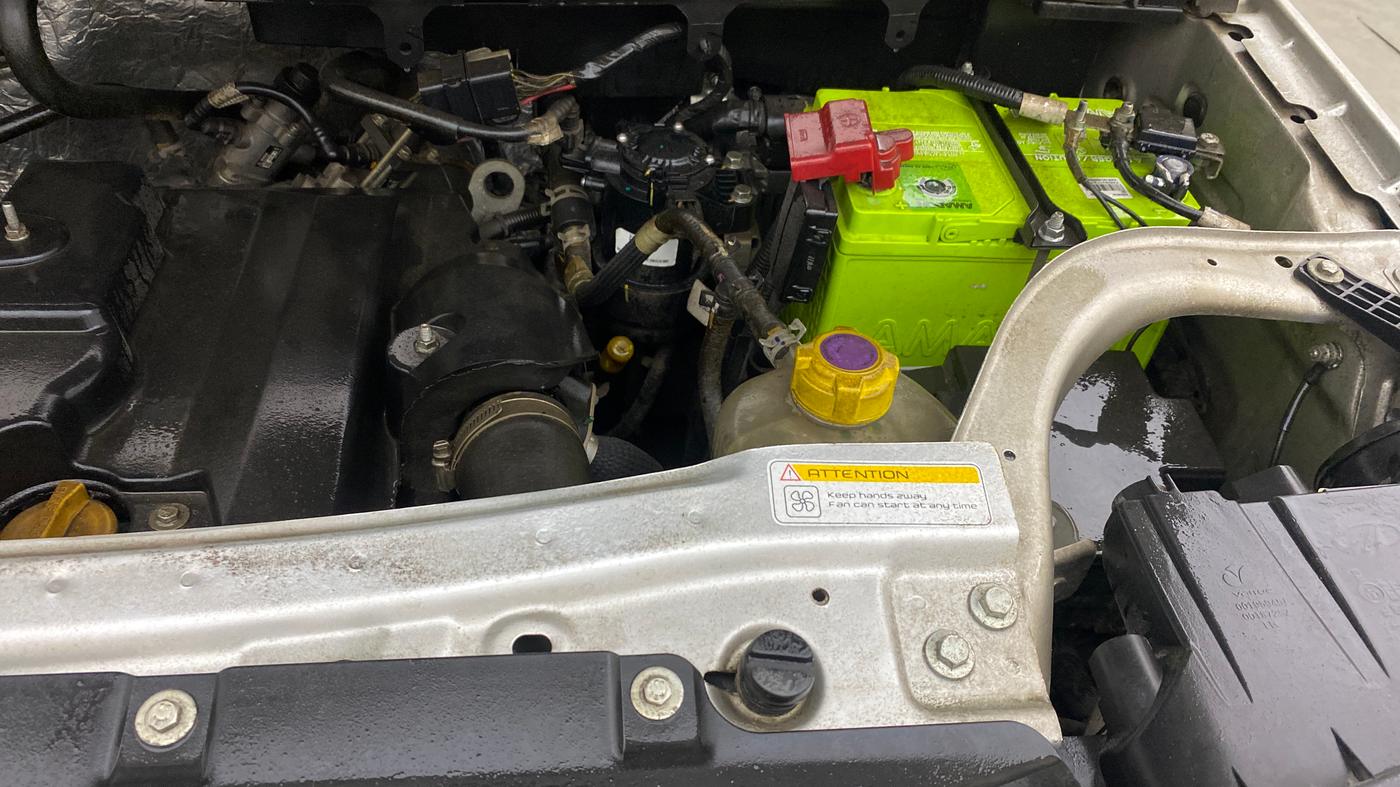 2017 Mahindra TUV300 T8, Diesel, Manual, 31,985 km, Engine View - Left