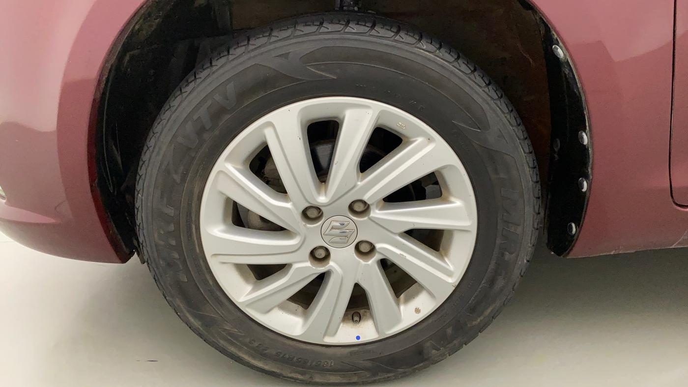 2015 Maruti Swift Dzire ZXI, Petrol, Manual, 54,899 km, Left Front Wheel