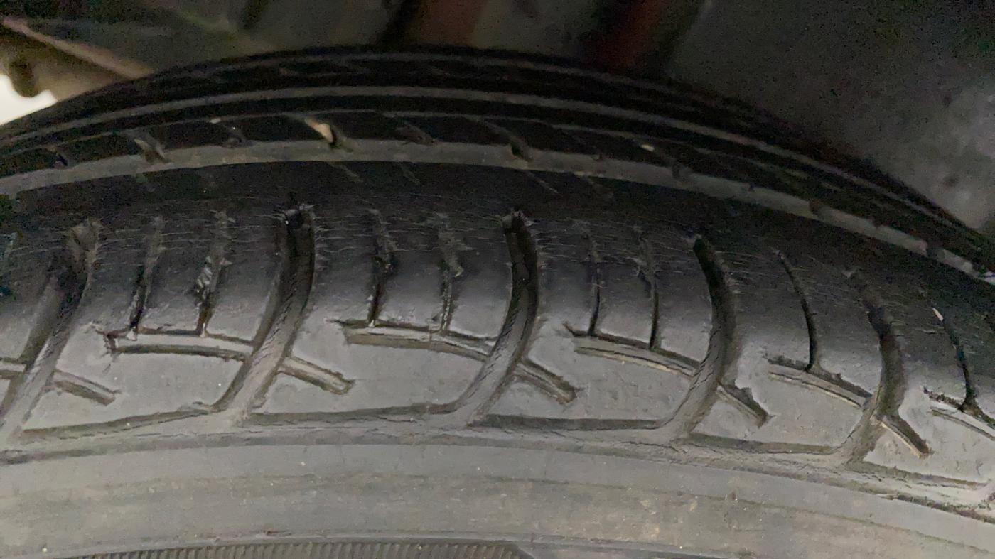 2015 Maruti Swift Dzire ZXI, Petrol, Manual, 54,899 km, Right Rear Tyre Tread