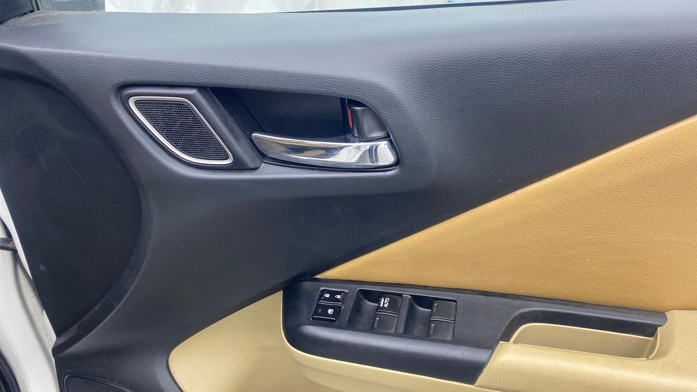 2019 Honda City 1.5L I-VTE V CVT, Petrol, Automatic, 1,17,052 km, Driver Side Door Panels Control