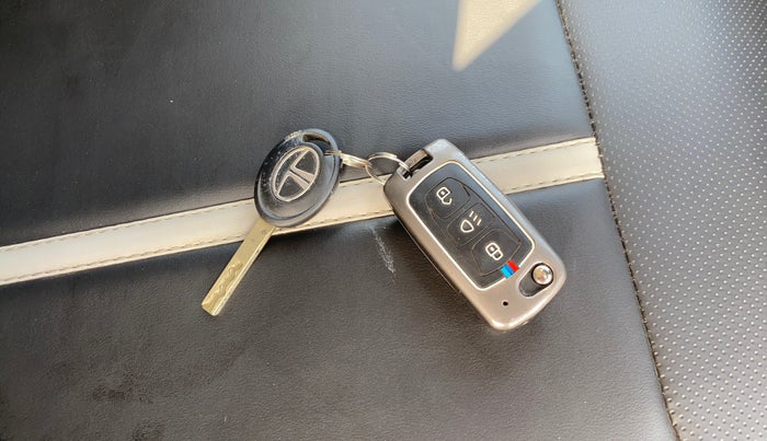 2025 Tata NEXON SMART+ 1.2 PETROL, Petrol, Manual, 8,195 km, Key Close Up