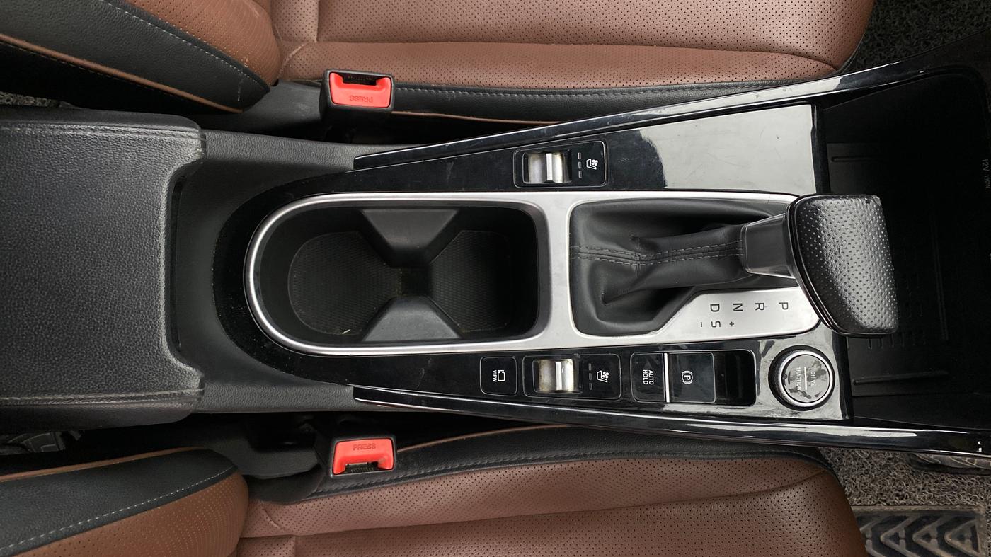 2022 Hyundai ALCAZAR 1.5 SIGNATURE (O) AT 7STR, Diesel, Automatic, 50,178 km, Gear Lever