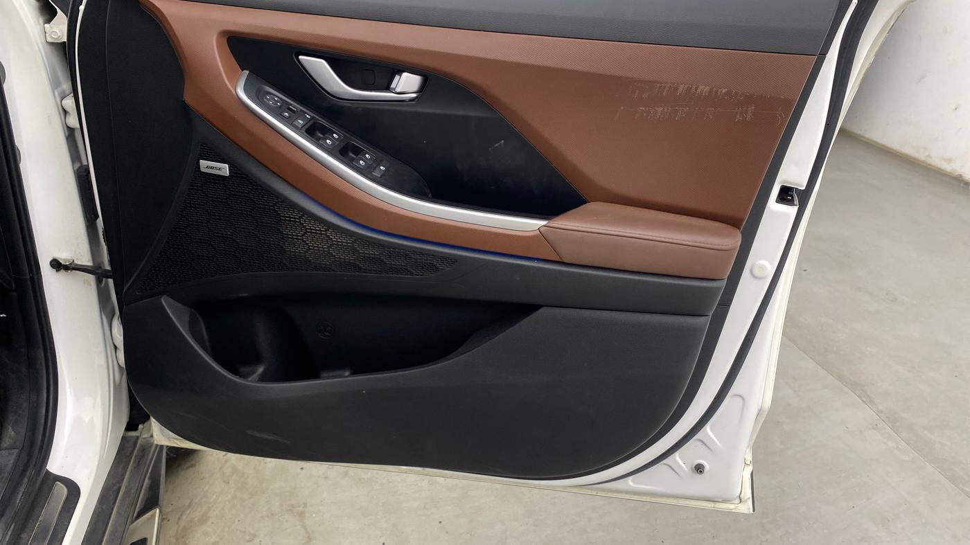 2022 Hyundai ALCAZAR 1.5 SIGNATURE (O) AT 7STR, Diesel, Automatic, 50,178 km, Driver Side Door Panels Control
