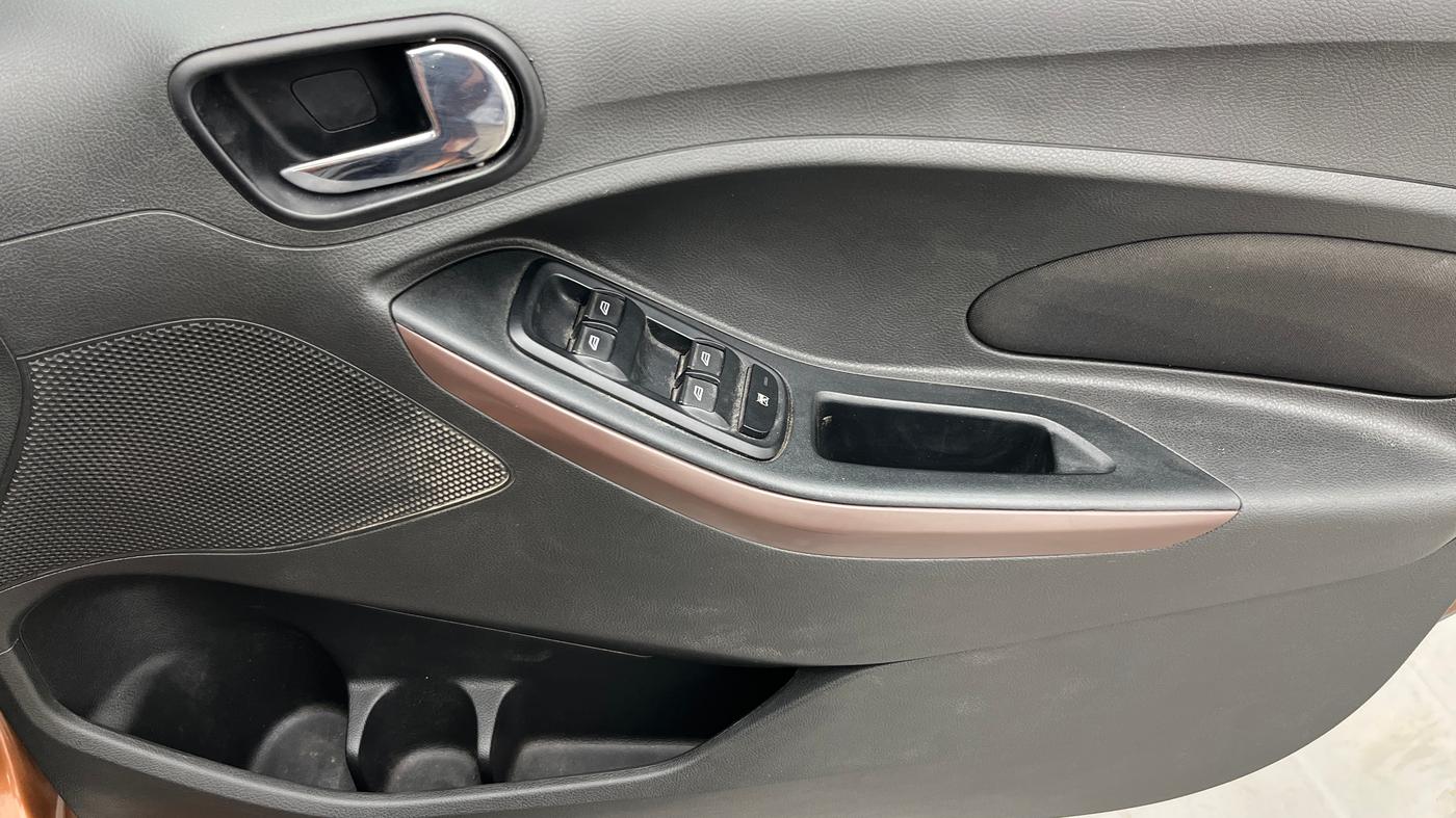 2018 Ford FREESTYLE TITANIUM 1.5 DIESEL, Diesel, Manual, 88,409 km, Driver Side Door Panels Control