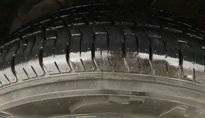 2019 Maruti Swift ZXI PLUS AMT, Petrol, Automatic, 90,055 km, Left Front Tyre Tread