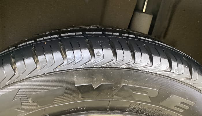 2015 Maruti Ertiga VXI, Petrol, Manual, 70,164 km, Left Rear Tyre Tread