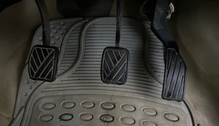 2015 Maruti Ertiga VXI, Petrol, Manual, 70,164 km, Pedals