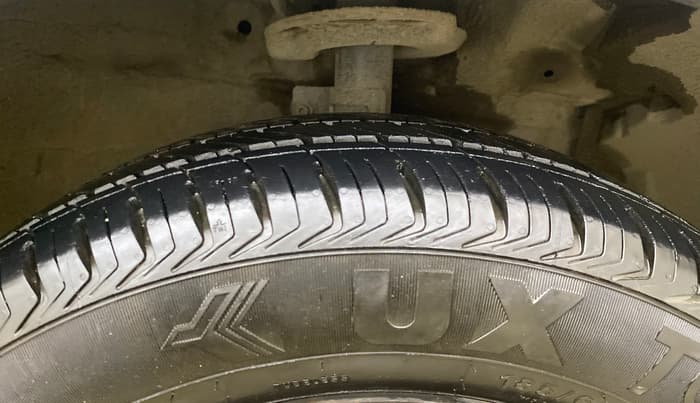 2015 Maruti Ertiga VXI, Petrol, Manual, 70,164 km, Right Front Tyre Tread