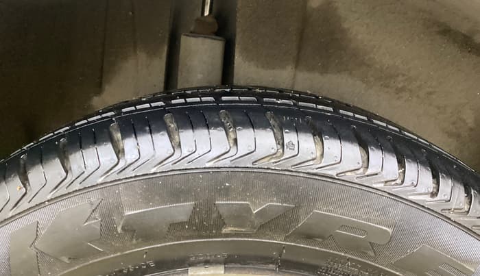 2015 Maruti Ertiga VXI, Petrol, Manual, 70,164 km, Right Rear Tyre Tread