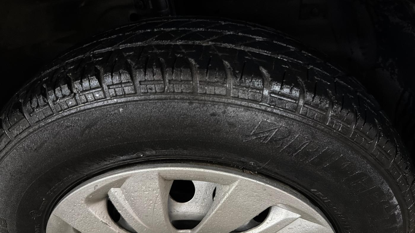 2015 Maruti Swift LXI, Petrol, Manual, 55,184 km, Right Front Tyre Tread