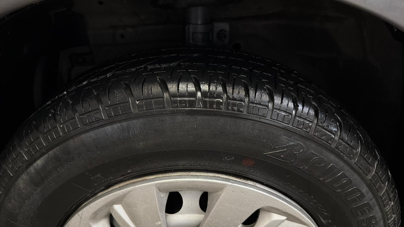 2015 Maruti Swift LXI, Petrol, Manual, 55,184 km, Left Front Tyre Tread