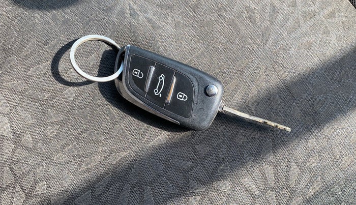 2014 Tata Zest XT PETROL, Petrol, Manual, 66,014 km, Key Close Up