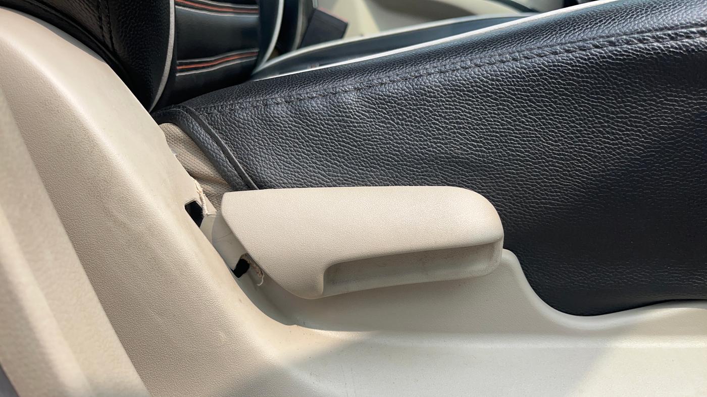 2019 Maruti Celerio VXI, Petrol, Manual, 36,157 km, Driver Side Adjustment Panel