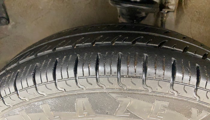 2015 Maruti Alto 800 LXI, Petrol, Manual, 44,966 km, Left Front Tyre Tread