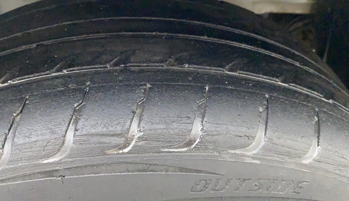 2017 Honda Amaze 1.2L I-VTEC S, CNG, Manual, 68,487 km, Right Front Tyre Tread