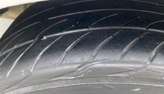 2017 Honda Amaze 1.2L I-VTEC S, CNG, Manual, 68,487 km, Right Rear Tyre Tread