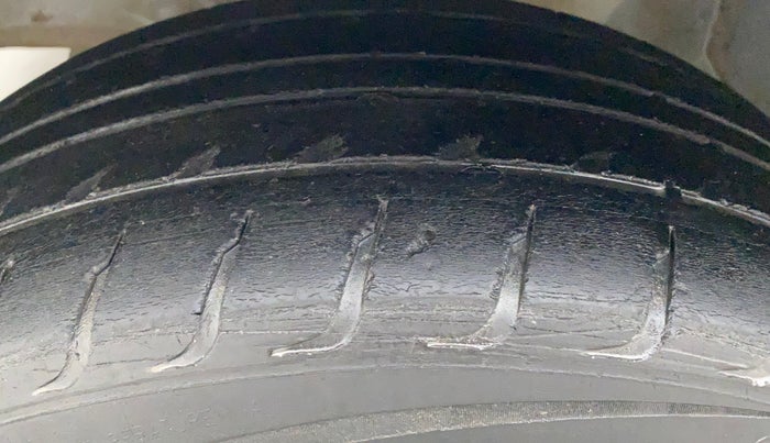 2017 Honda Amaze 1.2L I-VTEC S, CNG, Manual, 68,487 km, Left Front Tyre Tread