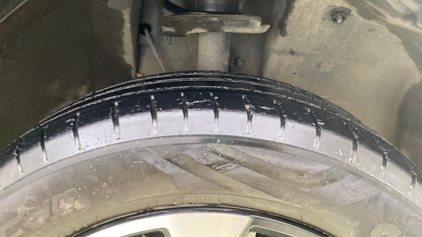 2022 Tata PUNCH CREATIVE  AMT, CNG, Automatic, 72,499 km, Right Front Tyre Tread