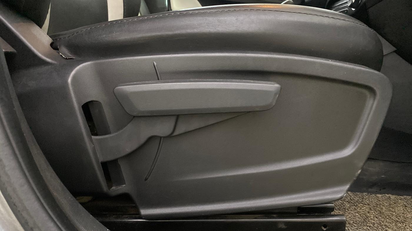 2022 Tata PUNCH CREATIVE  AMT, CNG, Automatic, 72,499 km, Driver Side Adjustment Panel