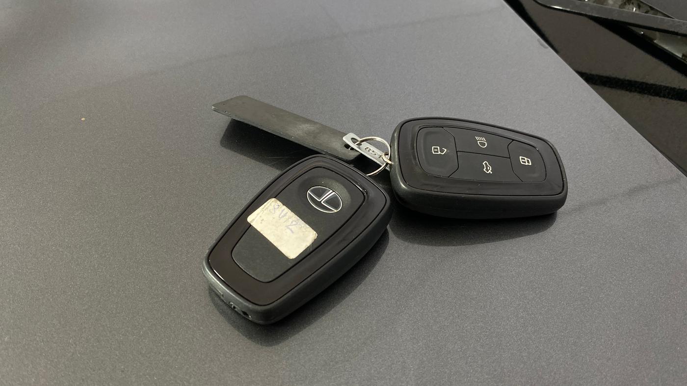 2022 Tata PUNCH CREATIVE  AMT, CNG, Automatic, 72,499 km, Key Close Up