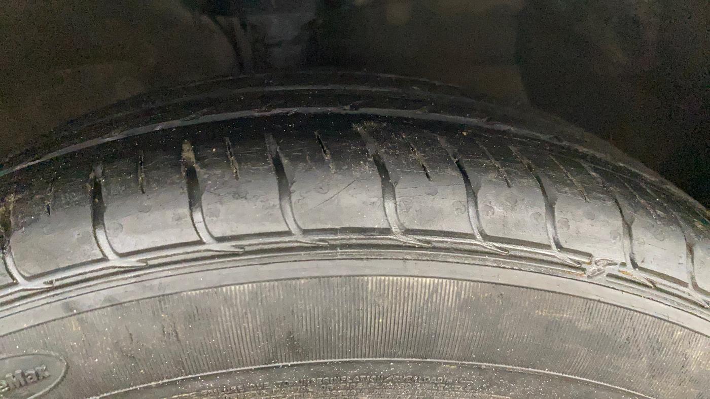 2020 Hyundai GRAND I10 NIOS ASTA AMT 1.2 KAPPA VTVT, Petrol, Automatic, 35,193 km, Right Front Tyre Tread