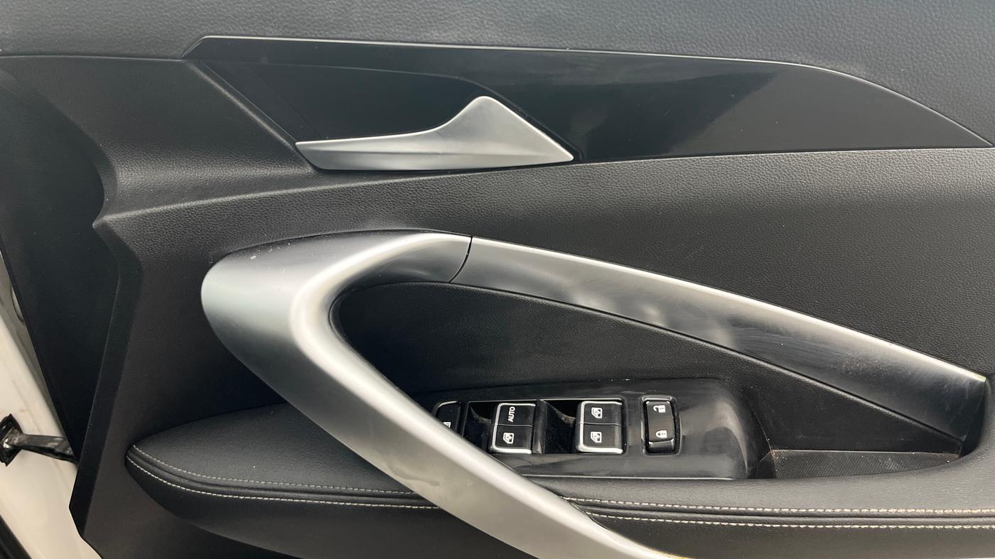 2019 MG HECTOR SHARP 1.5 DCT PETROL, Petrol, Automatic, 55,401 km, Driver Side Door Panels Control