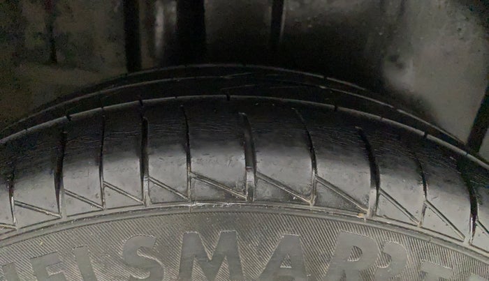 2014 Maruti Ertiga VXI CNG, CNG, Manual, 86,836 km, Right Rear Tyre Tread