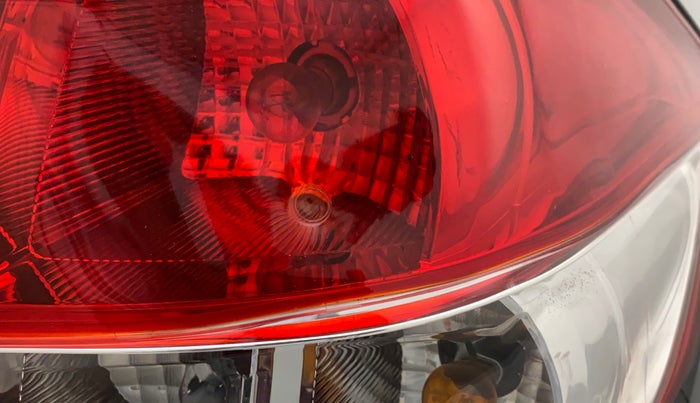2014 Maruti Ertiga VXI CNG, CNG, Manual, 86,836 km, Right tail light - Minor damage