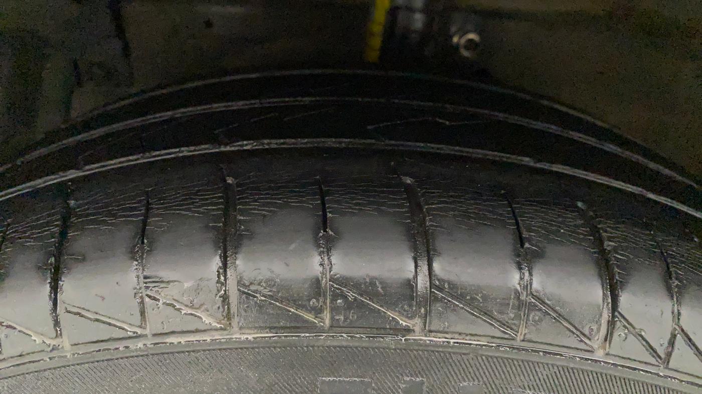 2014 Maruti Ertiga VXI CNG, CNG, Manual, 86,836 km, Left Front Tyre Tread