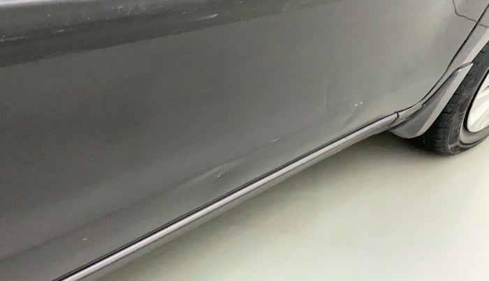 2014 Maruti Ertiga VXI CNG, CNG, Manual, 86,836 km, Driver-side door - Slightly dented
